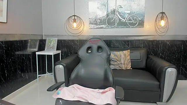 NattCurvy online show from September 21, 2025, 2:28 am