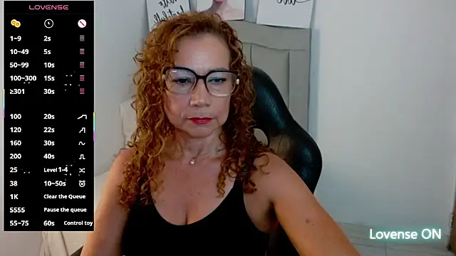 Snapshot of Jademommy_ chatting on October 29, 2025, 9:47 pm Jademommy online show from October 29, 2025, 9:47 pm
