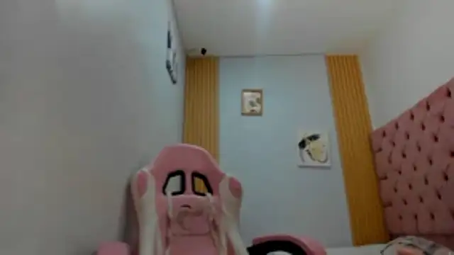 Snapshot of Dakota_x18 chatting on October 15, 2025, 8:06 pm Dakota x18 online show from October 15, 2025, 8:06 pm