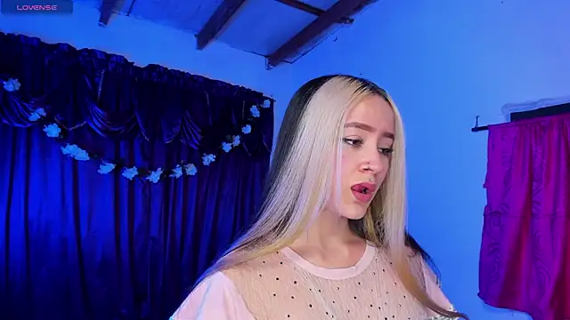 Snapshot of Shairaclark_ chatting on February 13, 2026, 12:54 am Shairaclark online show from February 13, 2026, 12:54 am