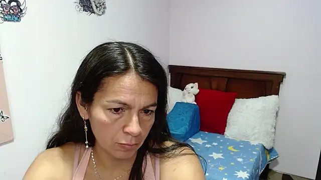 camilavargas  online show from July 4, 2026, 6:56 pm