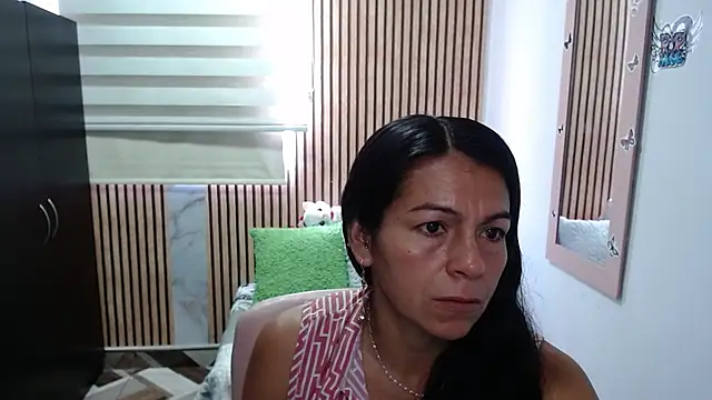 camilavargas  online show from April 21, 2026, 4:57 pm
