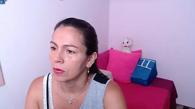 camilavargas  online show from April 9, 2026, 3:40 pm
