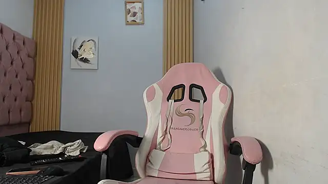 Naomis 35 online show from November 27, 2025, 7:47 pm