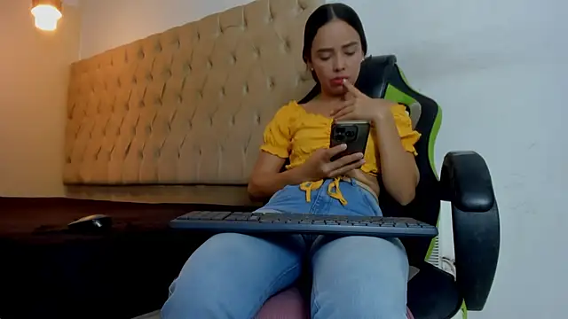 Naomis 35 online show from February 6, 2026, 7:32 pm