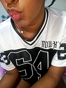 Snapshot of Beauty_Luci chatting on December 17, 2025, 5:29 pm Beauty Luci online show from December 17, 2025, 5:29 pm