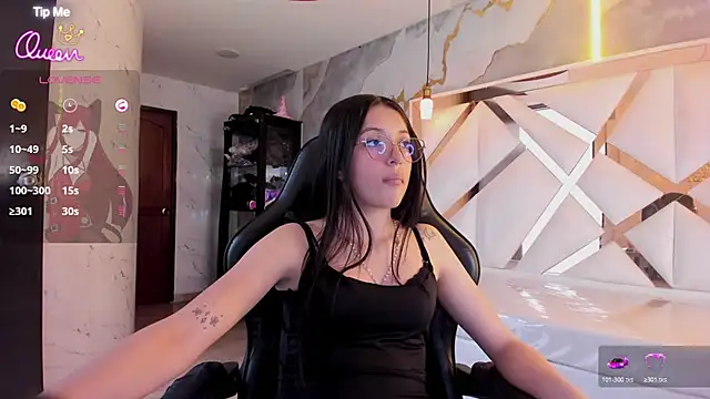 sophiadoll tf online show from May 4, 2026, 9:28 pm