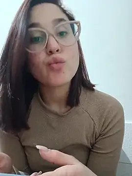 Snapshot of linameii chatting on July 13, 2026, 5:29 am linameii online show from July 13, 2026, 5:29 am