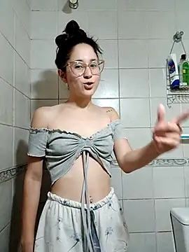 Snapshot of linameii chatting on October 24, 2025, 4:11 am linameii online show from October 24, 2025, 4:11 am