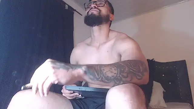 Snapshot of Chrys_harris77 chatting on April 8, 2026, 1:40 am Chrys harris77 online show from April 8, 2026, 1:40 am