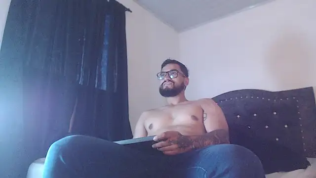 Snapshot of Chrys_harris77 chatting on April 9, 2026, 11:00 pm Chrys harris77 online show from April 9, 2026, 11:00 pm