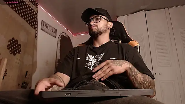 Snapshot of Chrys_harris77 chatting on November 28, 2025, 2:01 am Chrys harris77 online show from November 28, 2025, 2:01 am