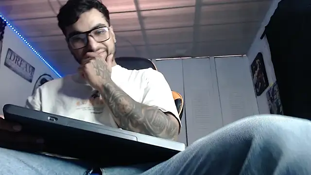 Snapshot of Chrys_harris77 chatting on December 4, 2025, 6:51 pm Chrys harris77 online show from December 4, 2025, 6:51 pm