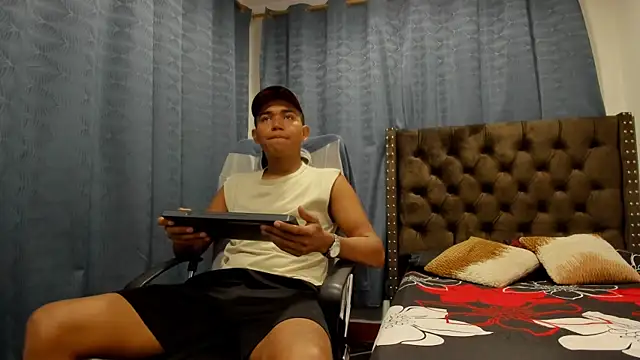 Nolven Gray online show from October 2, 2025, 2:48 am