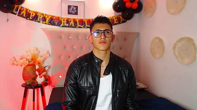 SalvadorFit online show from October 8, 2025, 8:42 pm