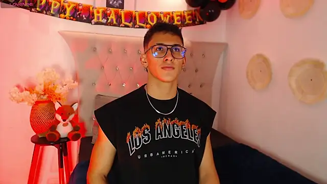 SalvadorFit online show from October 7, 2025, 8:32 pm