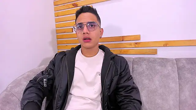 axel vega online show from October 8, 2025, 1:23 pm