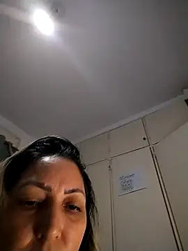 Lunita86 online show from October 29, 2025, 2:43 am