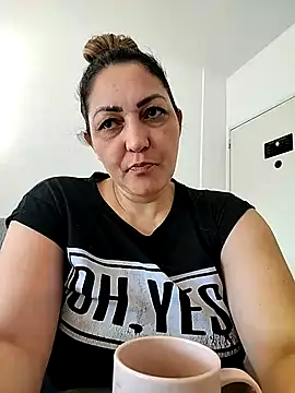 Lunita86 online show from April 24, 2026, 12:51 pm