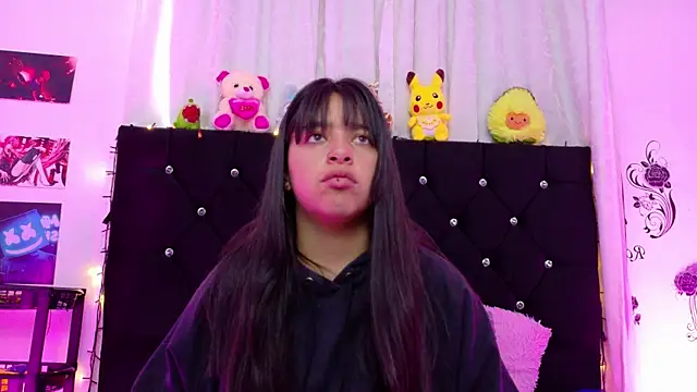 Snapshot of queen_salomme chatting on October 17, 2025, 11:23 am queen salomme online show from October 17, 2025, 11:23 am