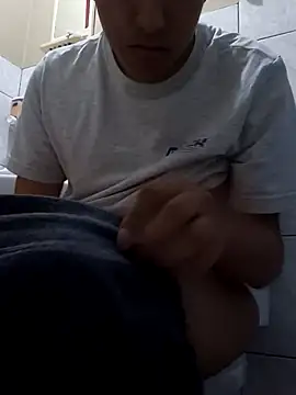 Snapshot of supguyLat chatting on August 7, 2026, 11:11 pm supguyLat online show from August 7, 2026, 11:11 pm