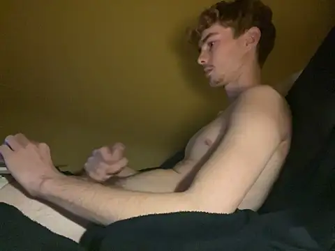 Snapshot of Randy9222 chatting on October 18, 2025, 10:34 pm Randy9222 online show from October 18, 2025, 10:34 pm