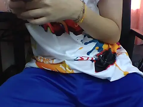 Xiao  Yu online show from September 28, 2025, 8:43 am