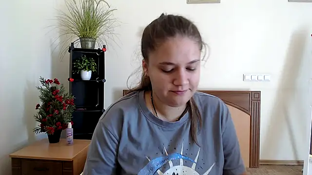 Snapshot of Nensi-Bern chatting on September 19, 2025, 8:29 am Nensi-Bern online show from September 19, 2025, 8:29 am