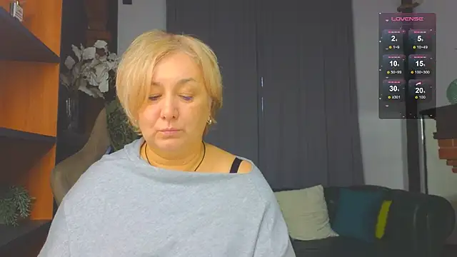 Marta Wils online show from November 4, 2025, 2:04 am