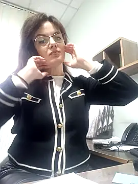 ValeriaLove43211 online show from December 22, 2025, 12:05 pm