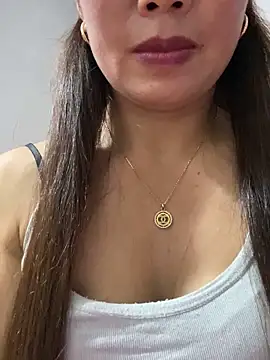 Milky-milk online show from November 11, 2025, 1:06 pm