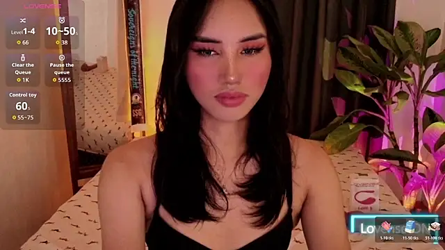 Snapshot of Divine_Goddesss chatting on November 29, 2025, 4:34 am Divine Goddesss online show from November 29, 2025, 4:34 am