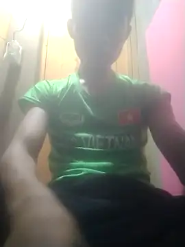 Snapshot of Nhyy_xx chatting on November 7, 2025, 8:19 am Nhyy xx online show from November 7, 2025, 8:19 am