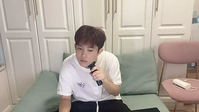 Snapshot of xlong00099 chatting on October 25, 2025, 10:36 am xlong00099 online show from October 25, 2025, 10:36 am