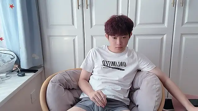 Snapshot of xlong00099 chatting on October 9, 2025, 5:30 am xlong00099 online show from October 9, 2025, 5:30 am