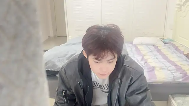 Snapshot of xlong00099 chatting on November 15, 2025, 12:42 pm xlong00099 online show from November 15, 2025, 12:42 pm