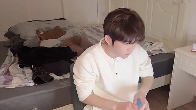 Snapshot of xlong00099 chatting on December 5, 2025, 11:42 am xlong00099 online show from December 5, 2025, 11:42 am