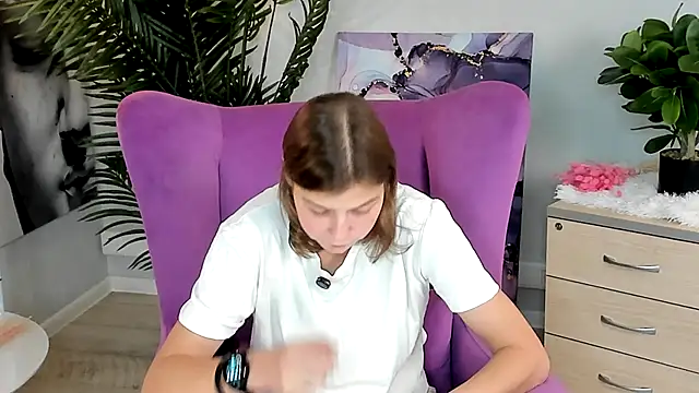 MeridethMondoux online show from September 24, 2025, 2:56 pm