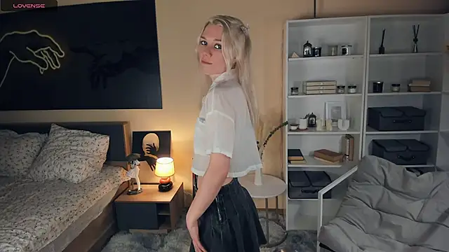 DianeHonnette online show from October 5, 2025, 7:26 pm