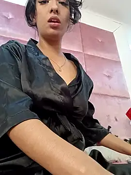 Snapshot of RouseWhitte chatting on December 2, 2025, 1:35 pm RouseWhitte online show from December 2, 2025, 1:35 pm