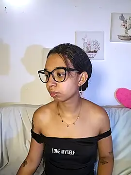 Suzanelee1 online show from November 6, 2025, 2:26 am