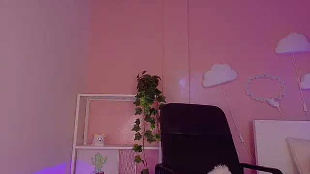 Snapshot of KeendraFox_ chatting on July 16, 2026, 9:39 am KeendraFox online show from July 16, 2026, 9:39 am