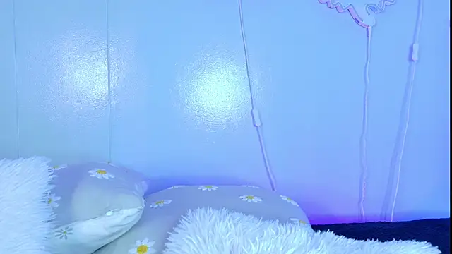 Snapshot of KeendraFox_ chatting on June 23, 2026, 9:29 am KeendraFox online show from June 23, 2026, 9:29 am