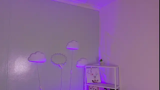 Snapshot of KeendraFox_ chatting on June 19, 2026, 9:37 am KeendraFox online show from June 19, 2026, 9:37 am