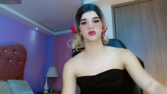 Sophia Stonee online show from October 1, 2025, 11:36 am