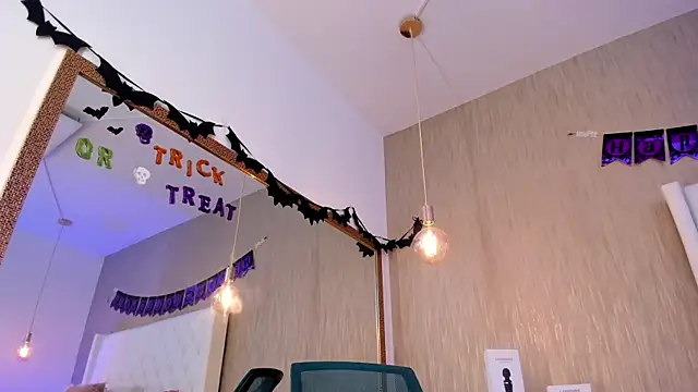 Snapshot of Lucy_Lu17 chatting on October 7, 2025, 12:50 pm Lucy Lu17 online show from October 7, 2025, 12:50 pm