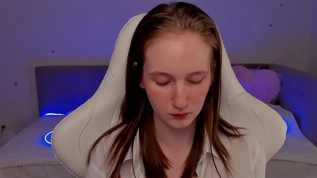 CrystalSoul  online show from November 28, 2025, 3:39 am