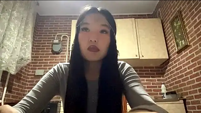 Snapshot of EmmaLeexth chatting on November 22, 2025, 1:10 pm EmmaLeexth online show from November 22, 2025, 1:10 pm