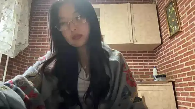 Snapshot of EmmaLeexth chatting on October 7, 2025, 10:38 am EmmaLeexth online show from October 7, 2025, 10:38 am