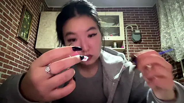 EmmaLeexth online show from January 12, 2026, 2:24 pm